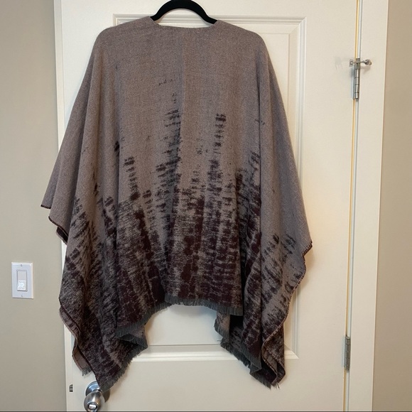 Oversized Blanket Shawl - Picture 2 of 4